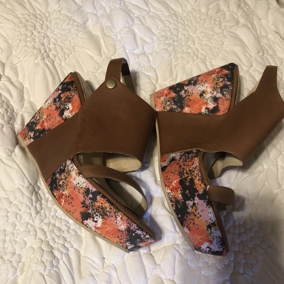 FARYL Robin WOMEN'S Two Tone WEDGE SANDALS LEATHER US SIZE 9 Anthropologie UO - Picture 2 of 9